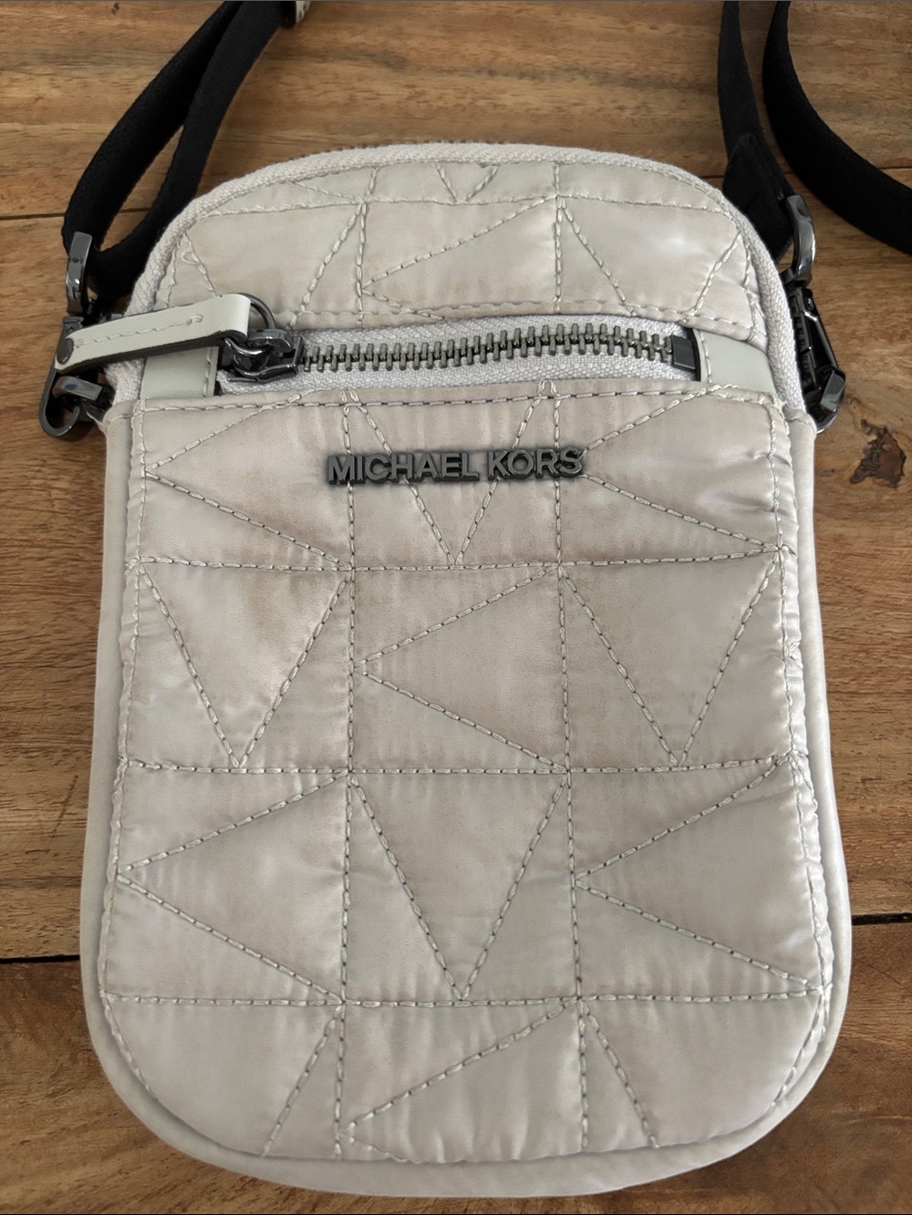 Winnie Medium Quilted Silver Smartphone Crossbody Bag - Picture 2 of 9